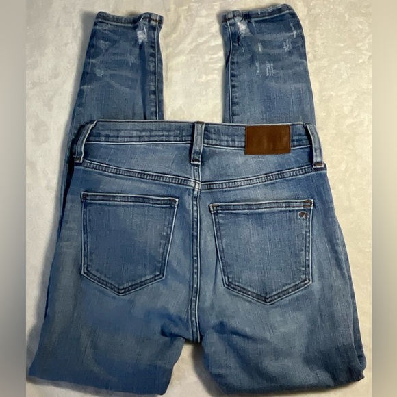 Madewell Petite 9" High-Rise Skinny Jeans: Destructed-Hem Edition Size 26S J0552 - Picture 3 of 5